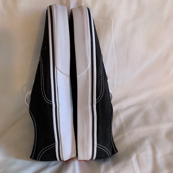NWOT or Box Vans Black Canvas Sneakers Sz 6 - Picture 5 of 6